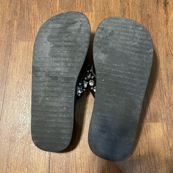 Yellow Box Flip Flops. Color: Black.  Size: 10 - Picture 6 of 6